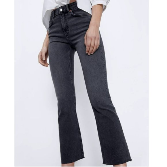 NWOT - Zara midrise grey cropped flared jeans - Picture 3 of 3